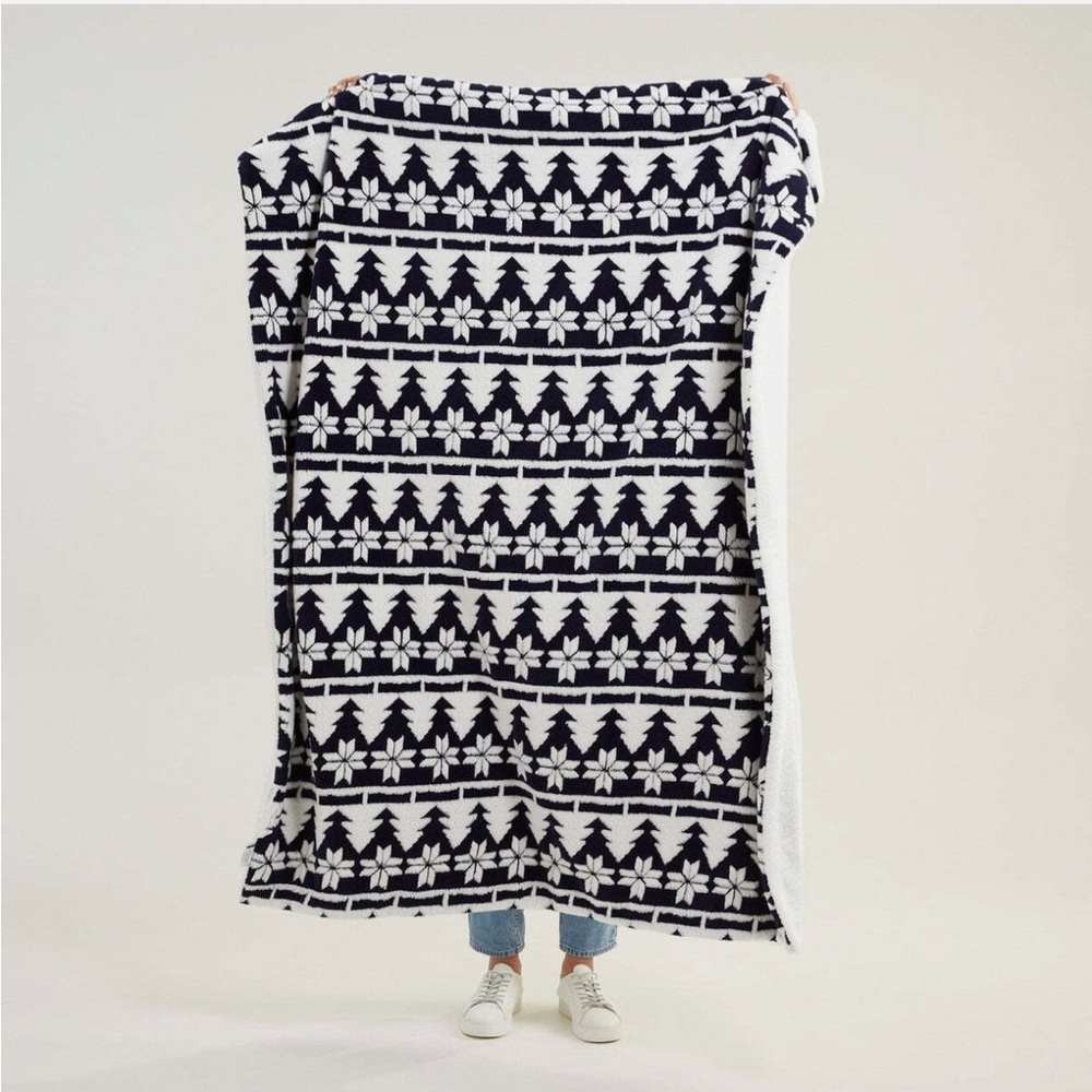 Vera Bradley Cozy Life Jacquard Throw Blanket Nordic Forest Stripe